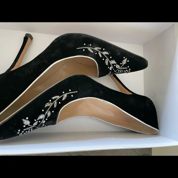 Manolo Blahnik Velvet Heels 👠 Size 38 - Picture 8 of 8